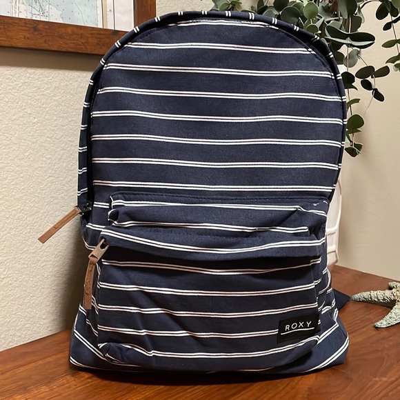 Roxy Handbags - Roxy Mid sized backpack